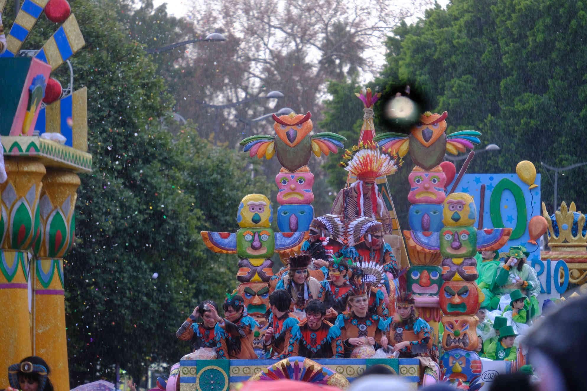 La carroza de los Indios, una de las más coloristas