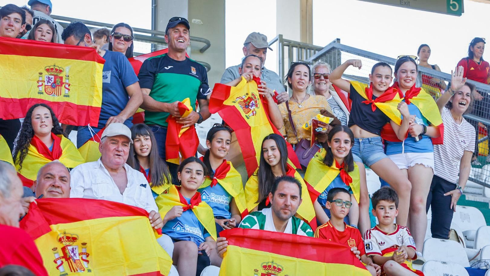 Afición en el partido de la selección femenina  España - Ucrania