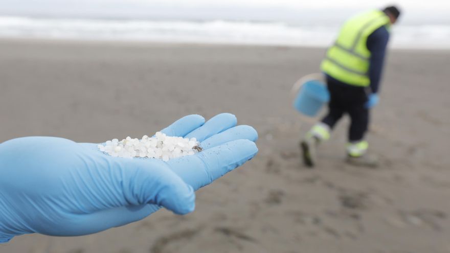 Un informe de la AEMET predice que las Rías Baixas será la zona más afectada en los próximos días por la marea de pellets
