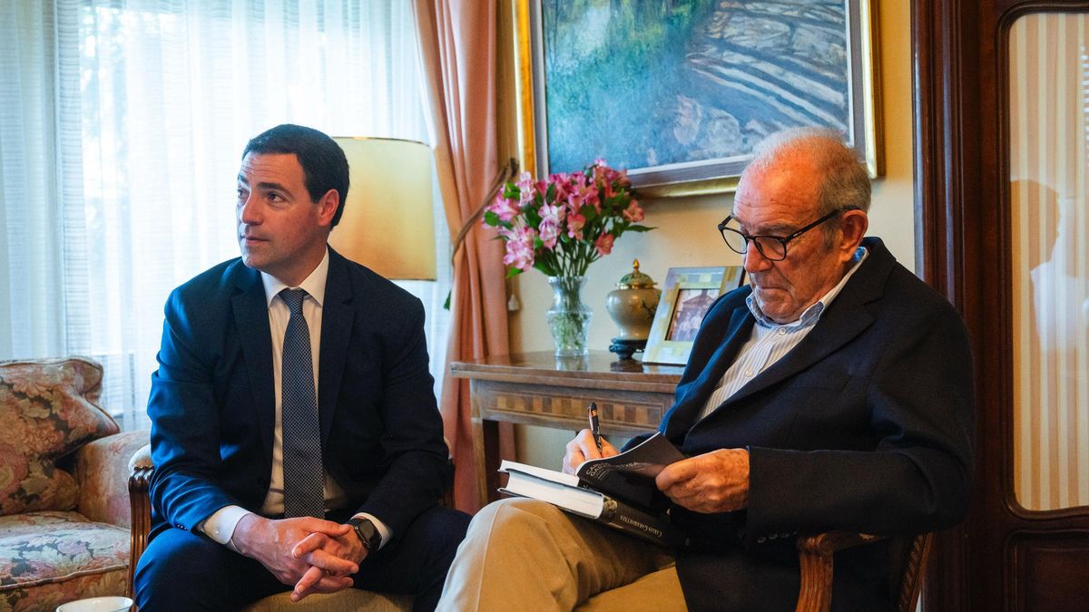 Con el lehendakari Imanol Pradales, en el homenaje que se le rindió en 2025