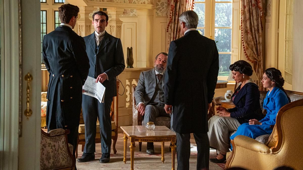 Varios protagonistas de 'La Promesa', en un capítulo de esta semana