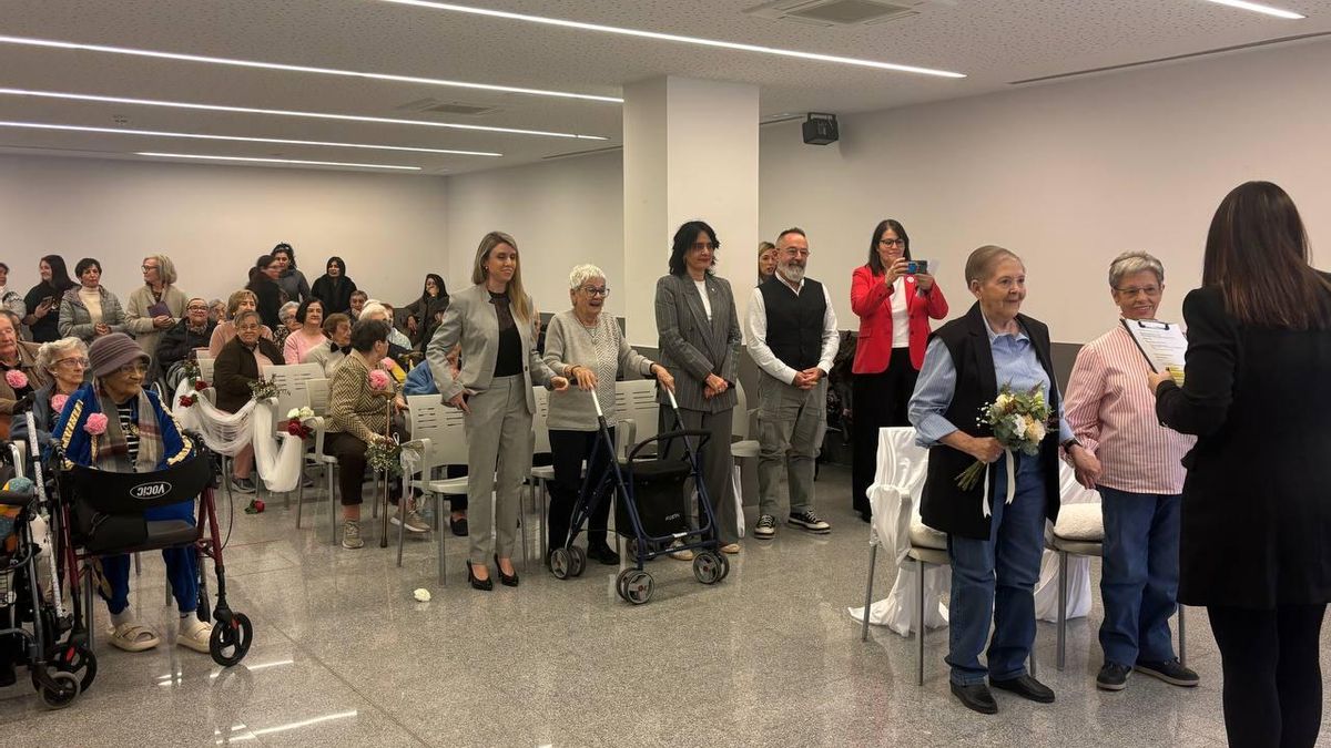Boda de Carmen y Begoña en la residencia de mayores