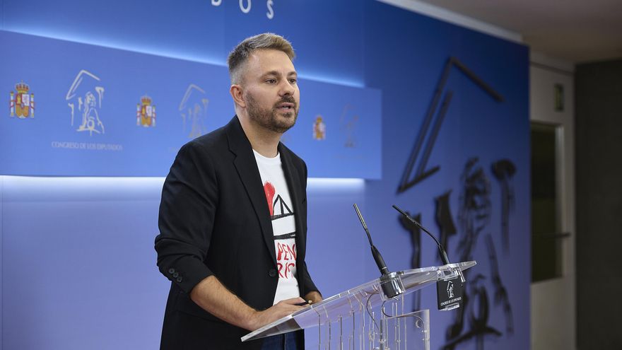 Archivo - El diputado de Sumar Alberto Ibáñez durante una rueda de prensa anterior a la reunión de la junta de portavoces, en el Congreso de los Diputados, a 9 de septiembre de 2025, en Madrid (España).