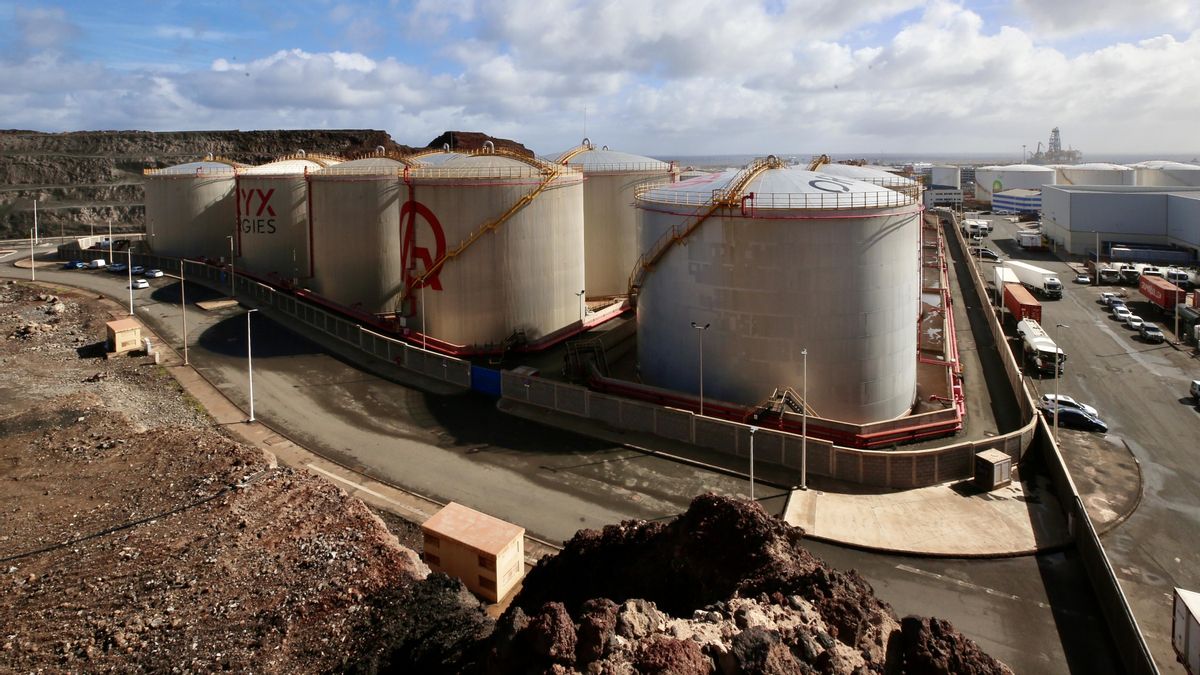 El Puerto de Las Palmas amplía la concesión a una petrolera con depósitos cercanos de combustible a la población
