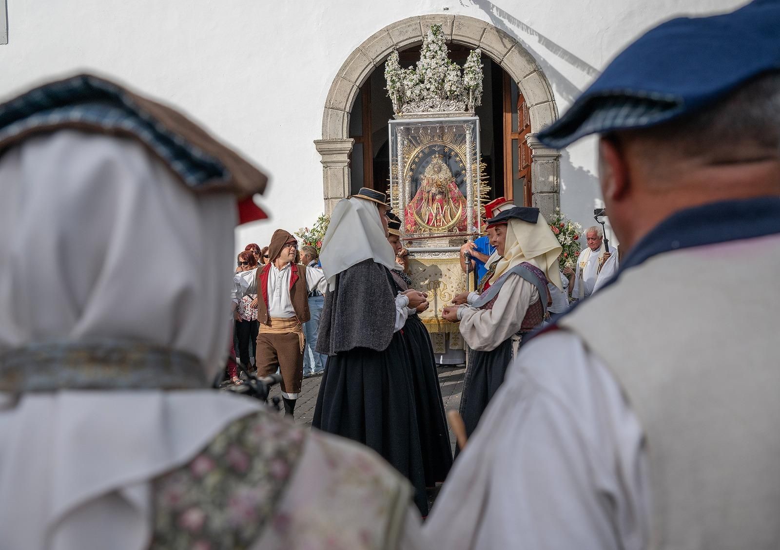 Echentive con la Virgen de las Nieves.