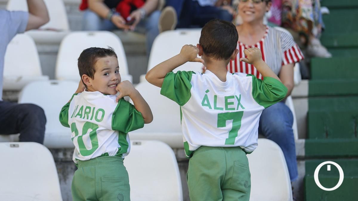 Grada Blanquiverde del partido entre el Córdoba CF y AD Alcorcón