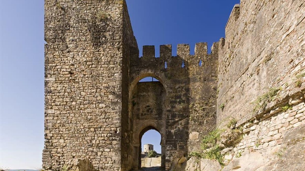 Es un tesoro amurallado que permite a sus visitantes contemplar una panorámica excepcional de todo el entorno natural gaditano