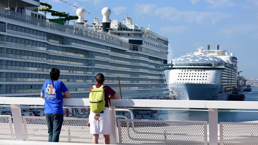 El puerto de Barcelona se convierte en el más contaminante de Europa por los cruceros