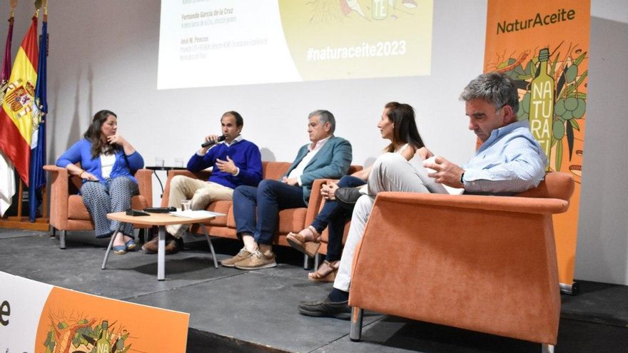 Debate sobre la biodiversidad como valor en Naturaceite 2023, organizado por elDiarioclm.es