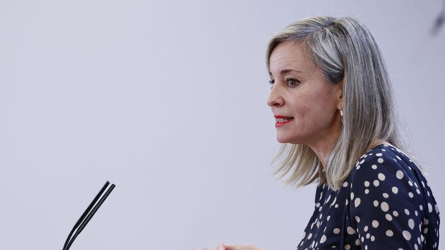 La portavoz de Sumar, Verónica Martínez, este martes durante rueda de prensa antes de la reunión de la Junta de Portavoces del Congreso de los Diputados