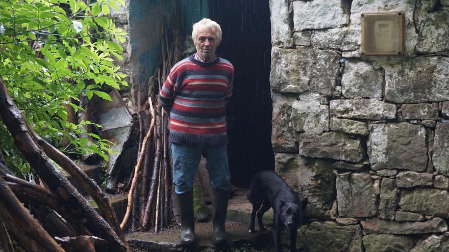 La voz de los últimos pasiegos aislados: "Antes pasaba algo y cualquiera te echaba una mano; pero ahora ¿a quién recurres?"