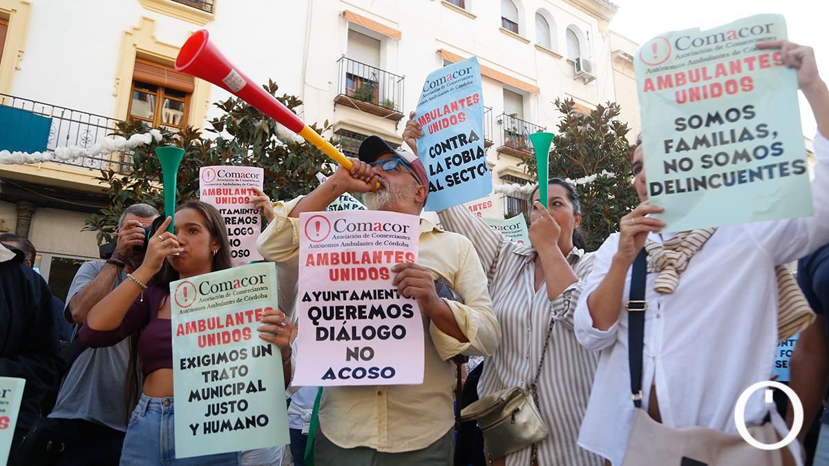 La protesta de los comerciantes ambulantes en el centro de Córdoba