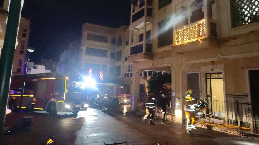 Fallece una de las seis personas rescatadas en el incendio de una vivienda en Crevillent