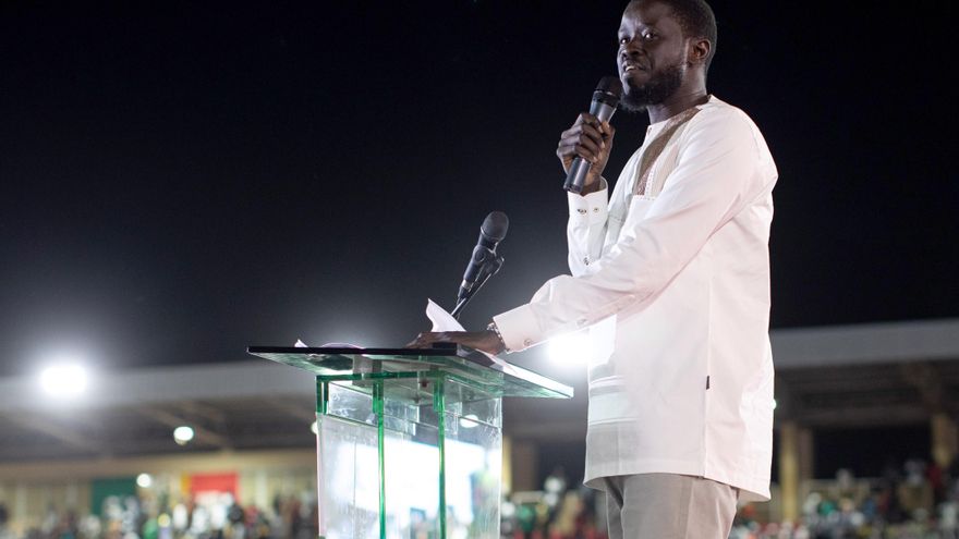 El principal candidato opositor arrasa en la primera vuelta de las elecciones en Senegal y se perfila como futuro presidente del país