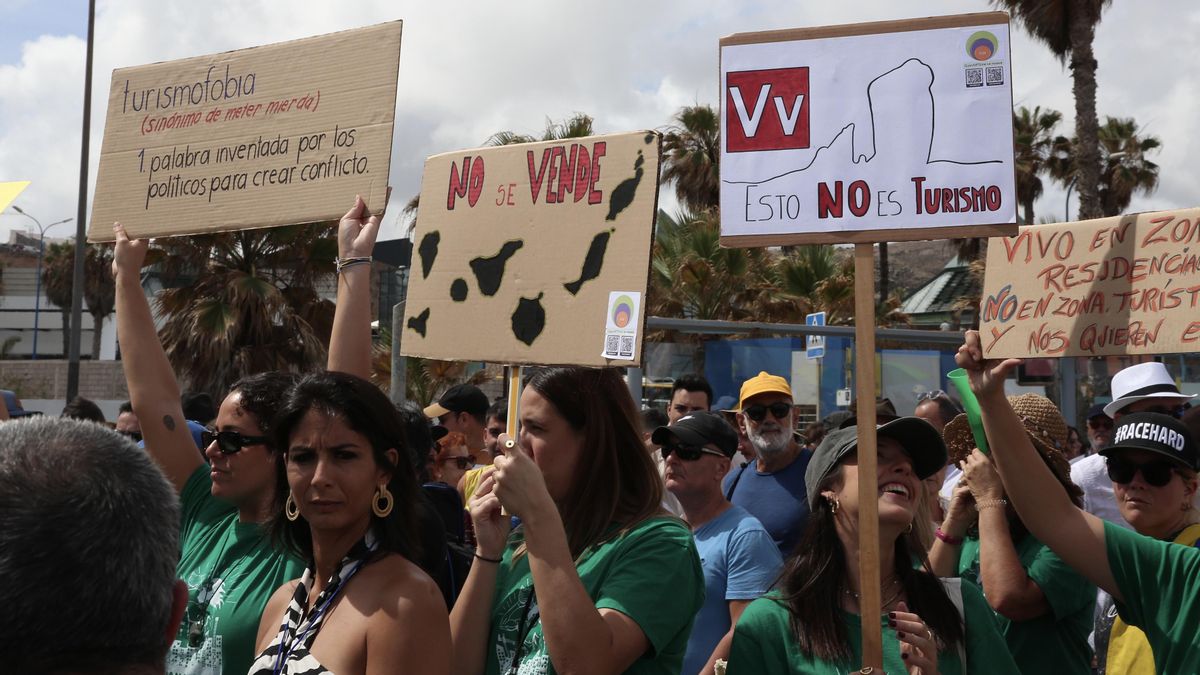 Manifestación celebrada en Gran Canaria el 20 de abril de 2024 contra la masificación turística