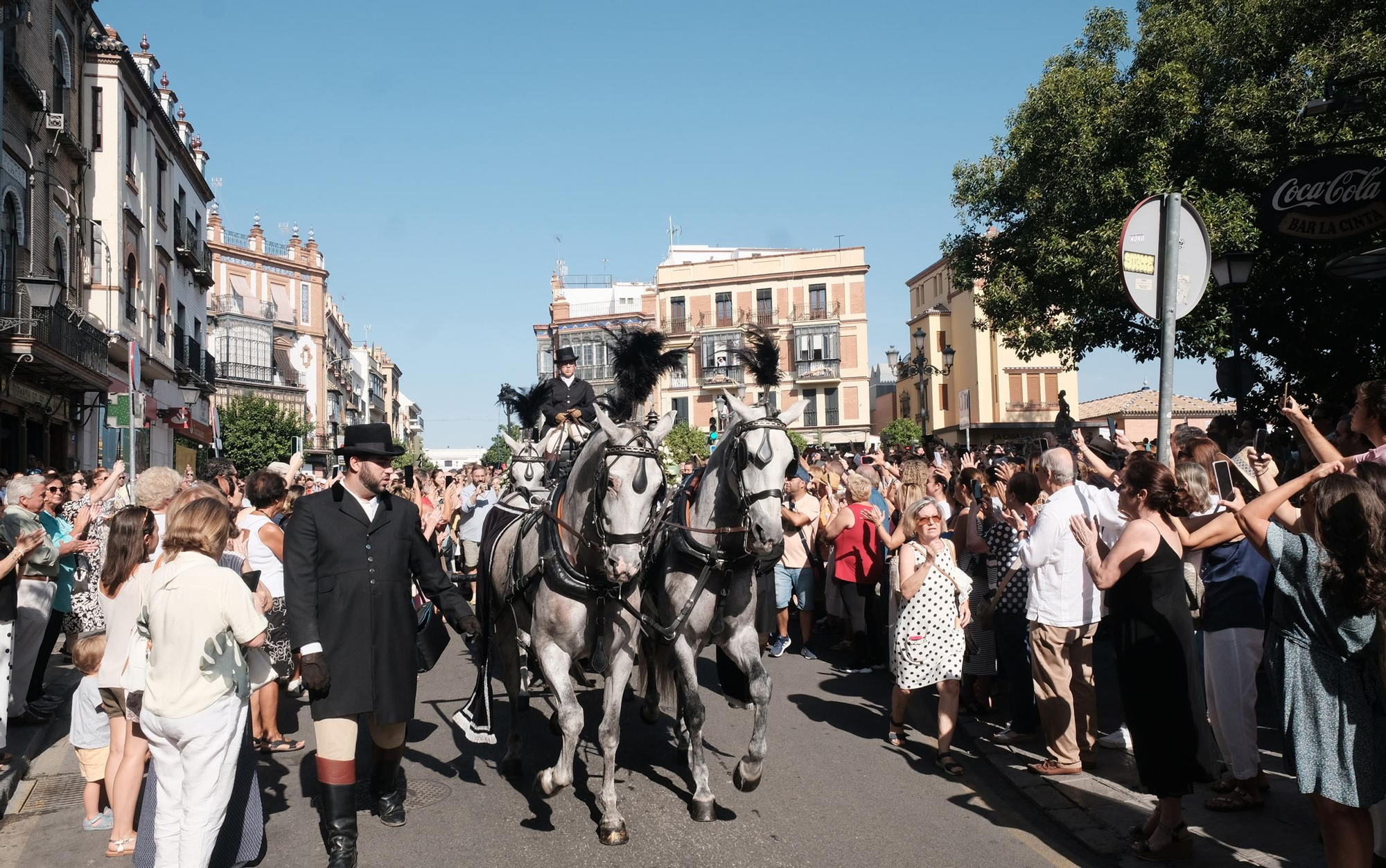 El último paseo de María Jiménez por las calles de Sevilla, en imágenes