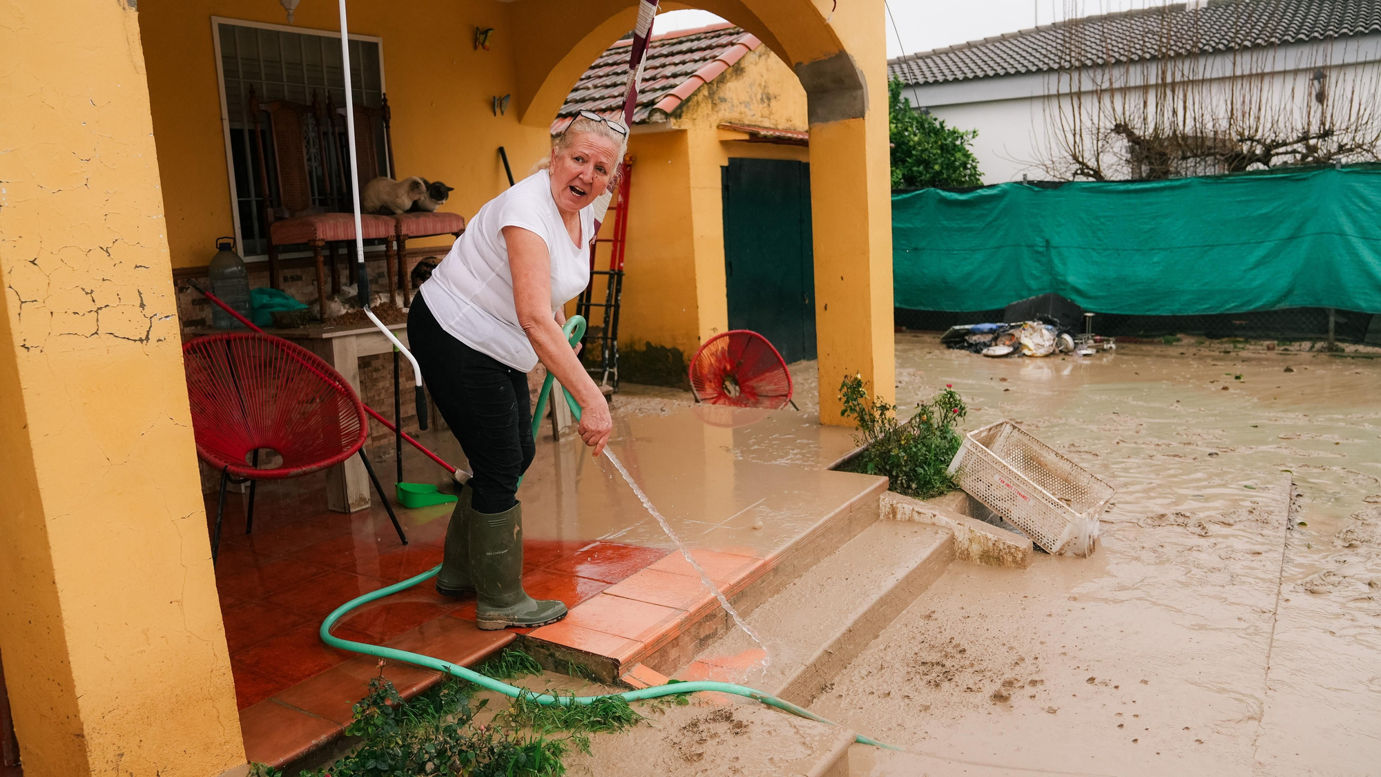 El lodo y el barro, dentro de las parcelas de las calles Perdiz y La Tórtola