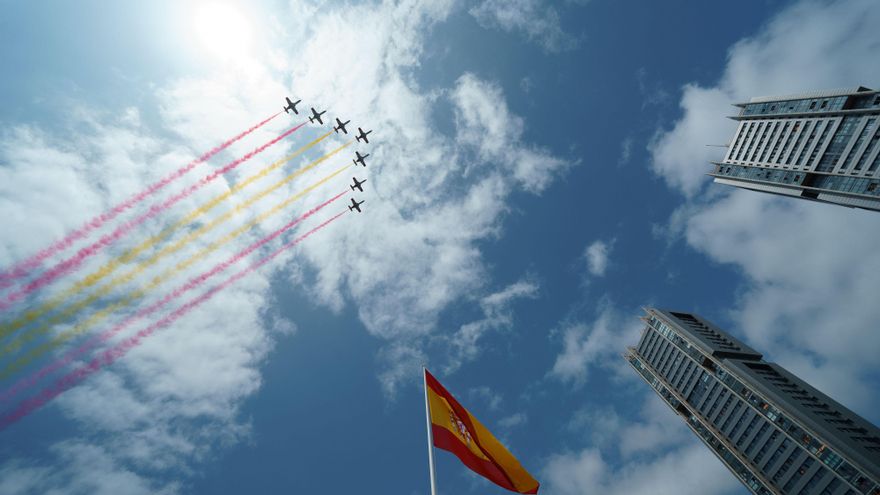 Las Fuerzas Armadas 'toman' Tenerife en un multitudinario desfile presidido por los reyes