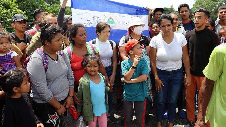 Caravana migrante avanza entre denuncias de robos y violaciones en México