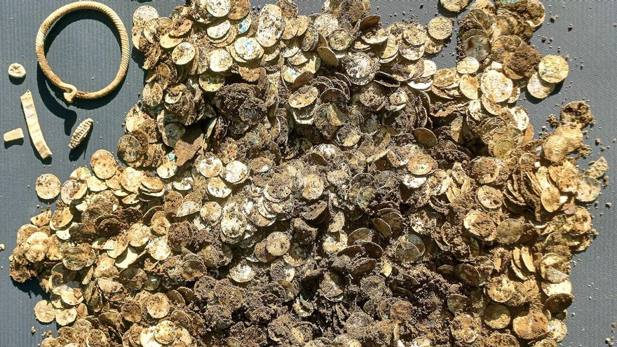 Encuentran en Finlandia el mayor tesoro de plata de la época vikinga hallado en el país