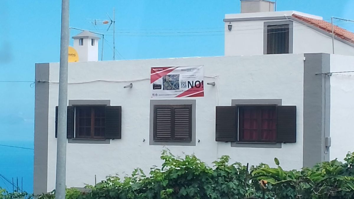 Vecinos denuncian un intento de boicot de la recogida de firmas contra una planta de gas en el norte de Tenerife