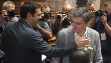El Eurogrupo busca un acuerdo hacia el tercer rescate a Grecia