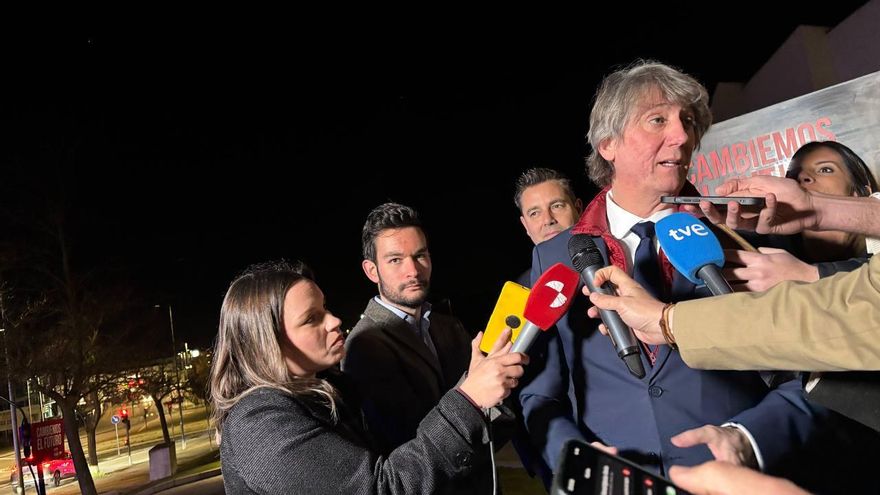 Carlos Martínez, el único candidato que atiende a los medios después del debate de Castilla y León Televisión