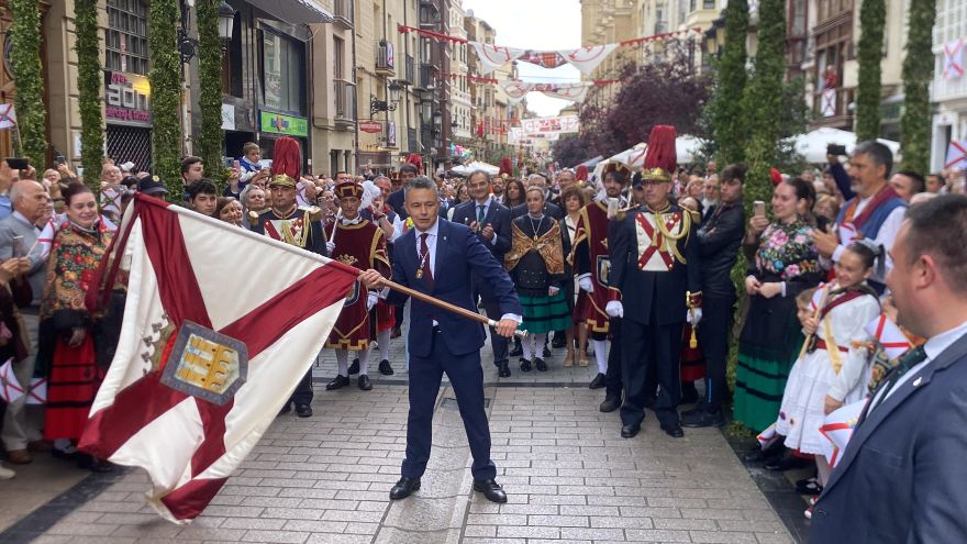 Los primeros banderazos de Conrado Escobar para las madres, el comercio y la ciudad de Logroño