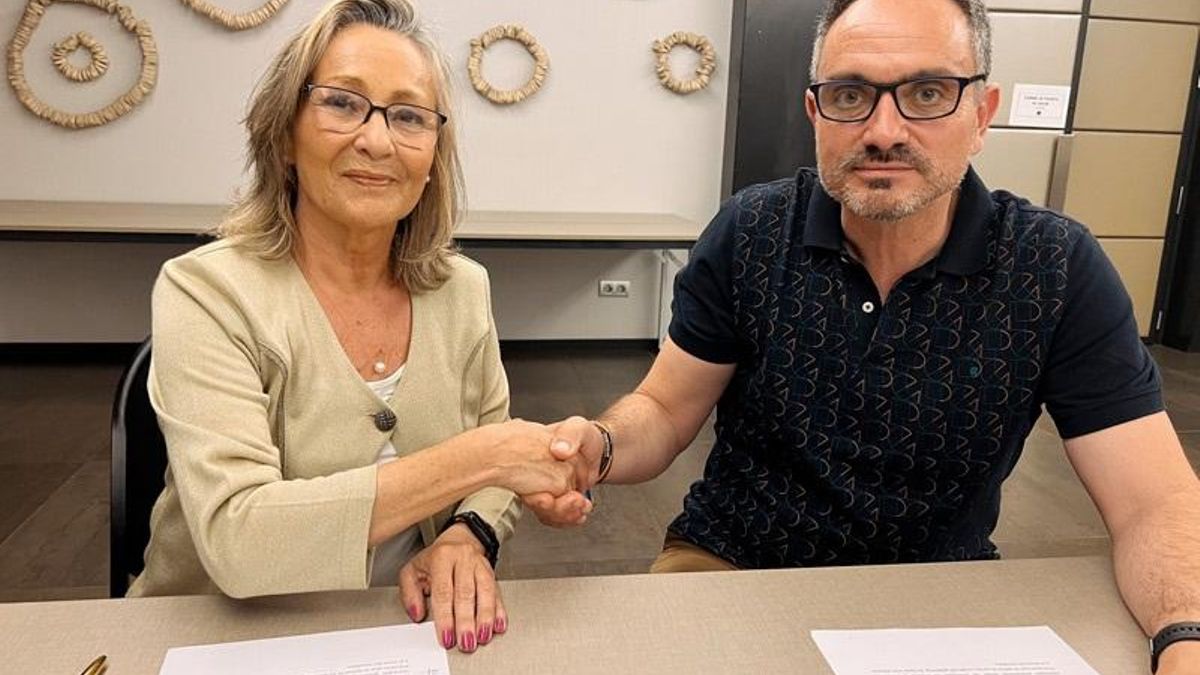La candidata de Vox en Móstoles, Maite López Divasson, tras el pacto de investidura del candidato popular, Manuel Bautista