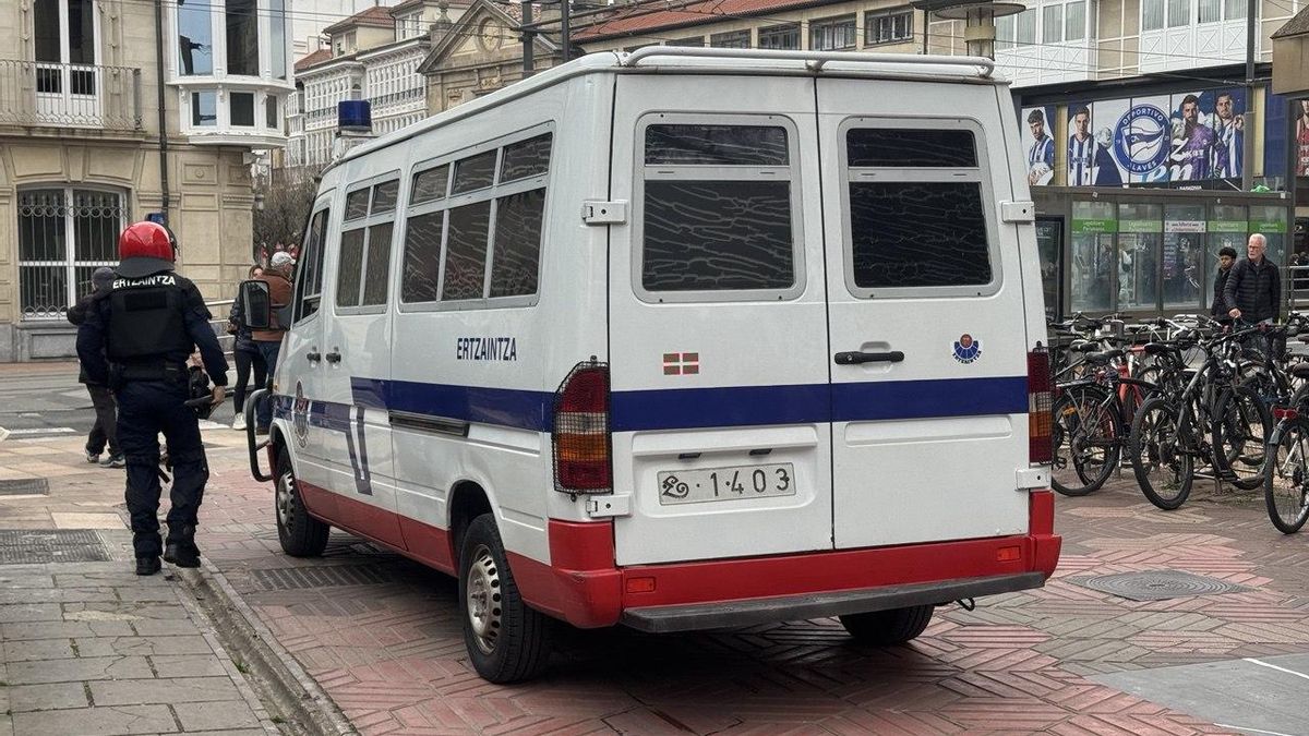 Detenidos tres menores en Vitoria por una agresión homófoba