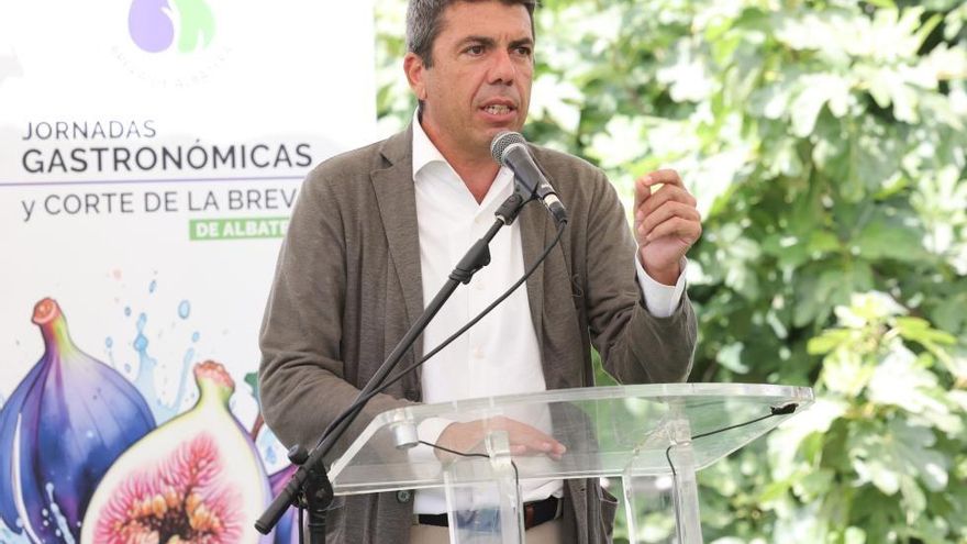 El 'president' de la Generalitat, Carlos Mazón, durante el acto de 'Corte de la breva' en Albatera (Alicante)