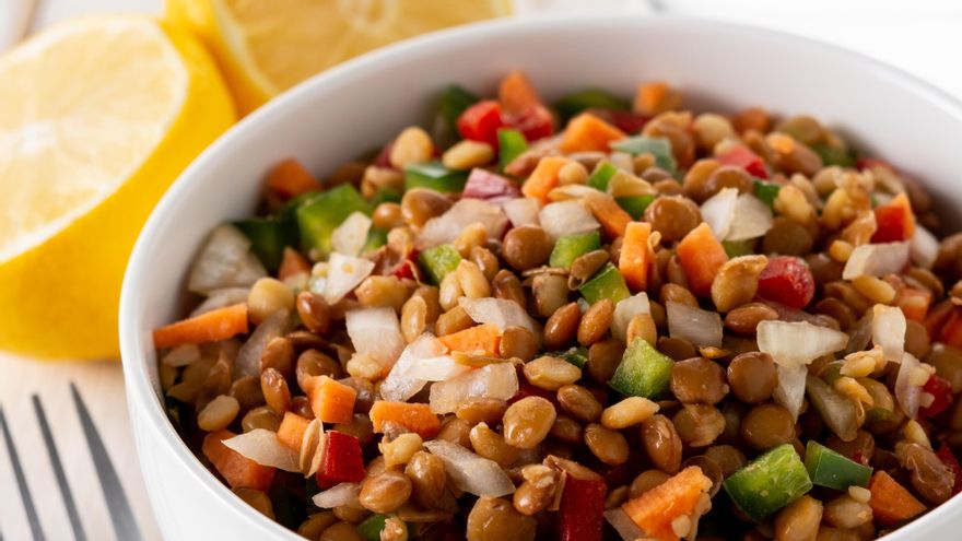 Ensalada de lentejas con verduras asadas