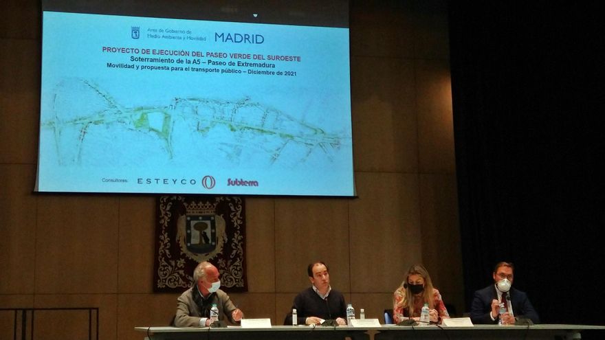 El Gobierno de Almeida presenta el proyecto para soterrar la A-5 sin detallar fecha ni coste