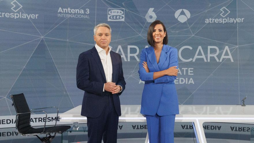 Los presentadores Ana Pastor y Vicente Vallés durante una rueda de prensa del 'Cara a Cara. El Debate', en Atresmedia, a 7 de julio de 2023, en Madrid (España).