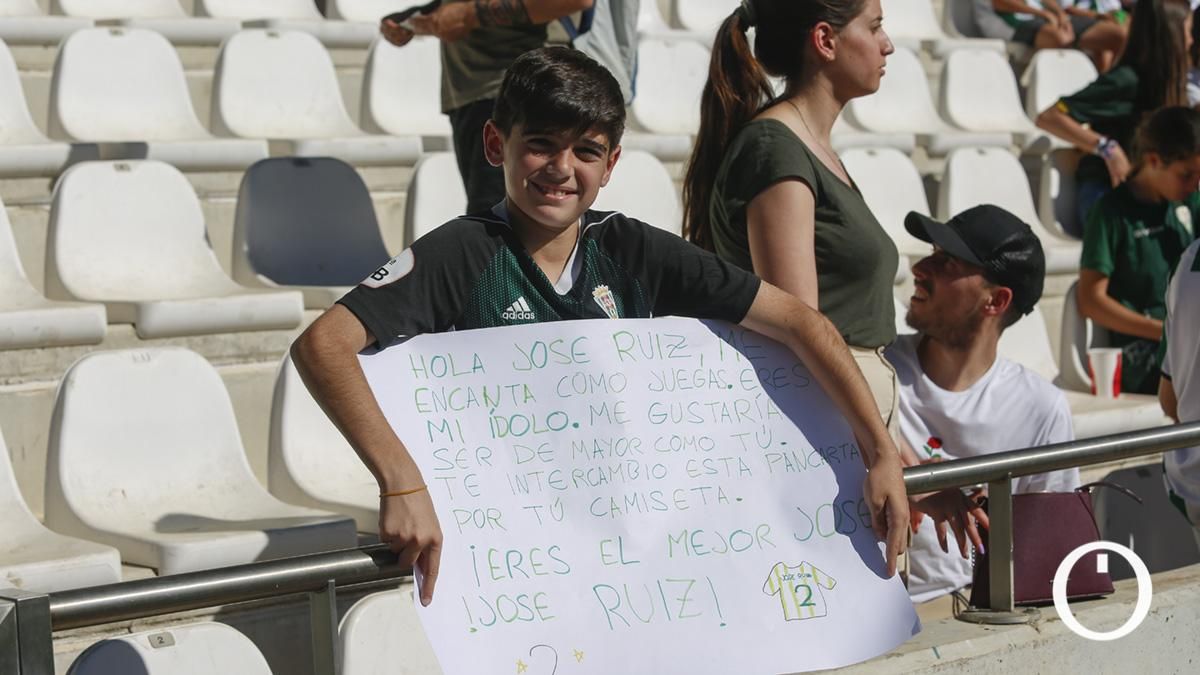 Grada Blanquiverde del partido entre el Córdoba CF y AD Alcorcón