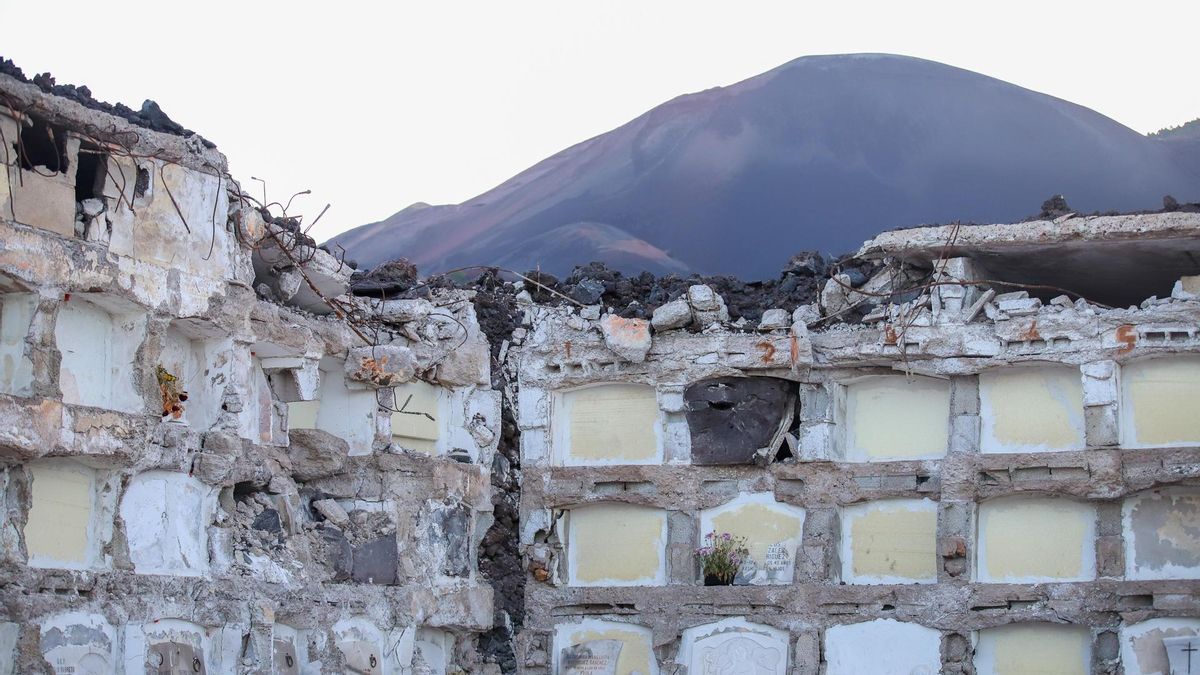 Retirados más de 30.000 metros cúbicos de lava  del camposanto  aridanense  de Los Ángeles