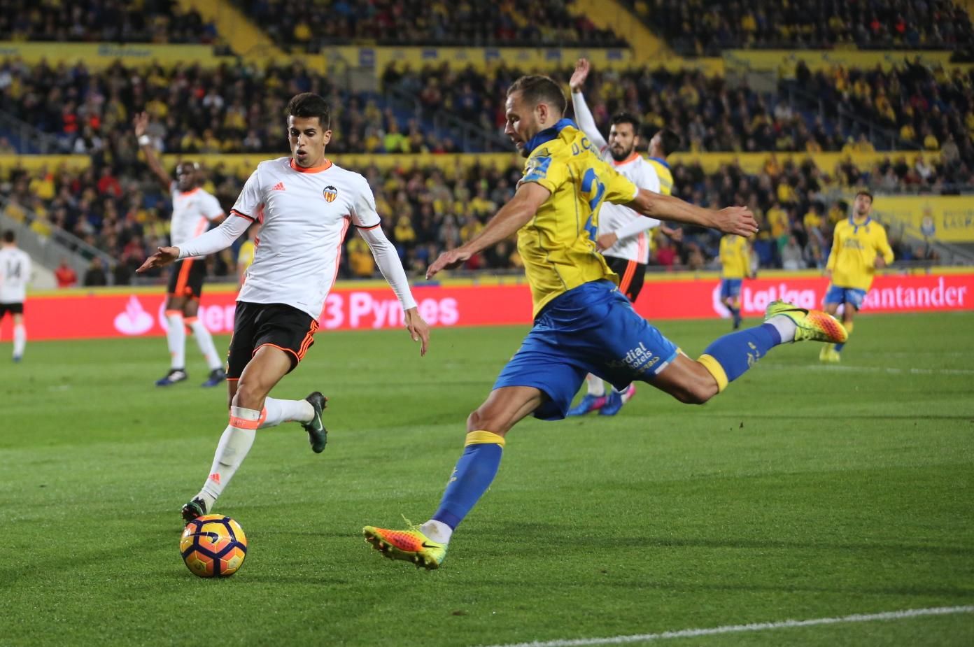 Imagen del encuentro entre la UD Las Palmas y el Valencia CF. Alejandro Ramos.
