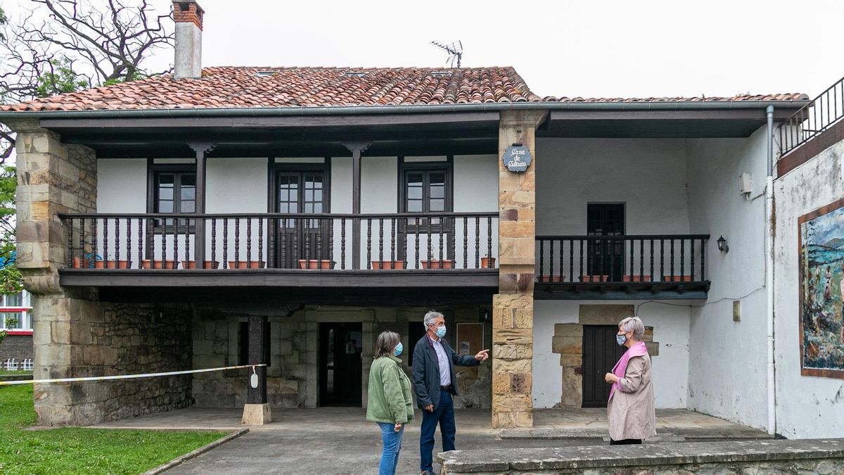 La alcaldesa de Polanco, Rosa Díaz, en la Casa de Cultura.