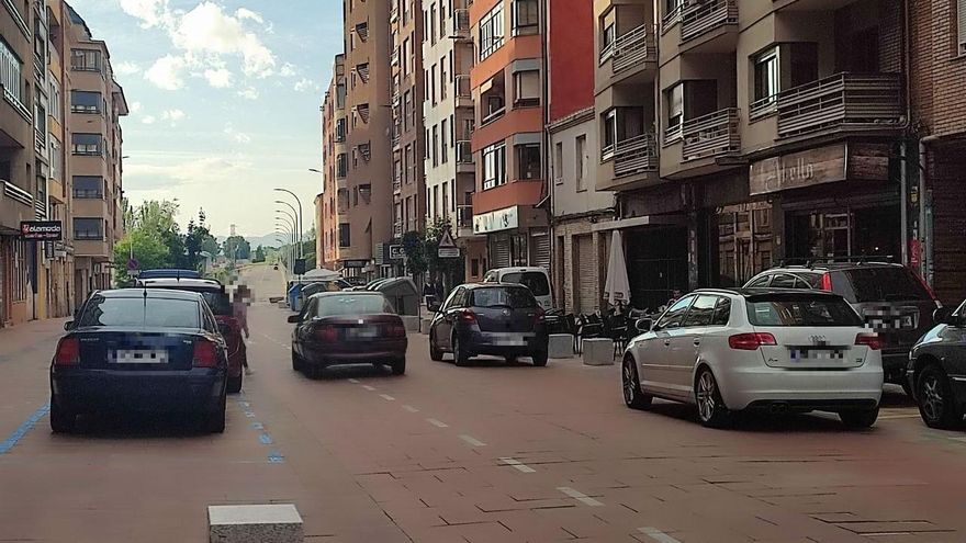 Arranca el aparcamiento de pago en Padre Isla que amplía la ORA también junto a León Plaza, tras 9 meses de caos