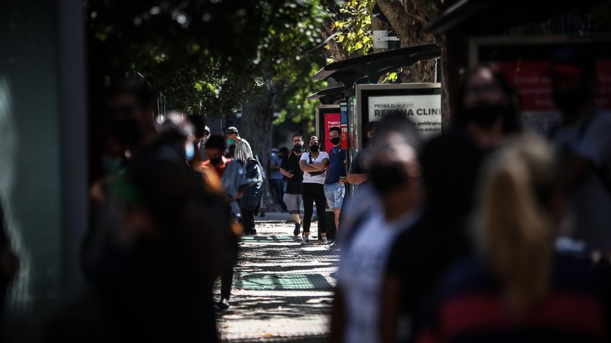 Argentina estudia restricciones para frenar la segunda ola de covid-19