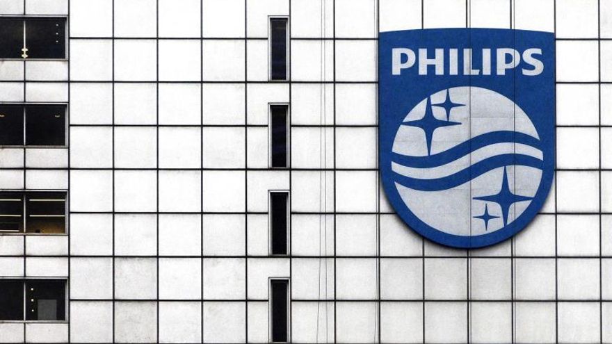 En la imagen, logotipo de la empresa de electónica Philips en su oficina central de Amsterdam (Holanda).