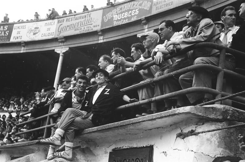 Dos blusas, en los toros en 1957