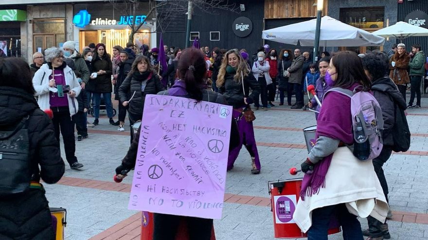 Pancartas y tambores contra las agresiones machistas