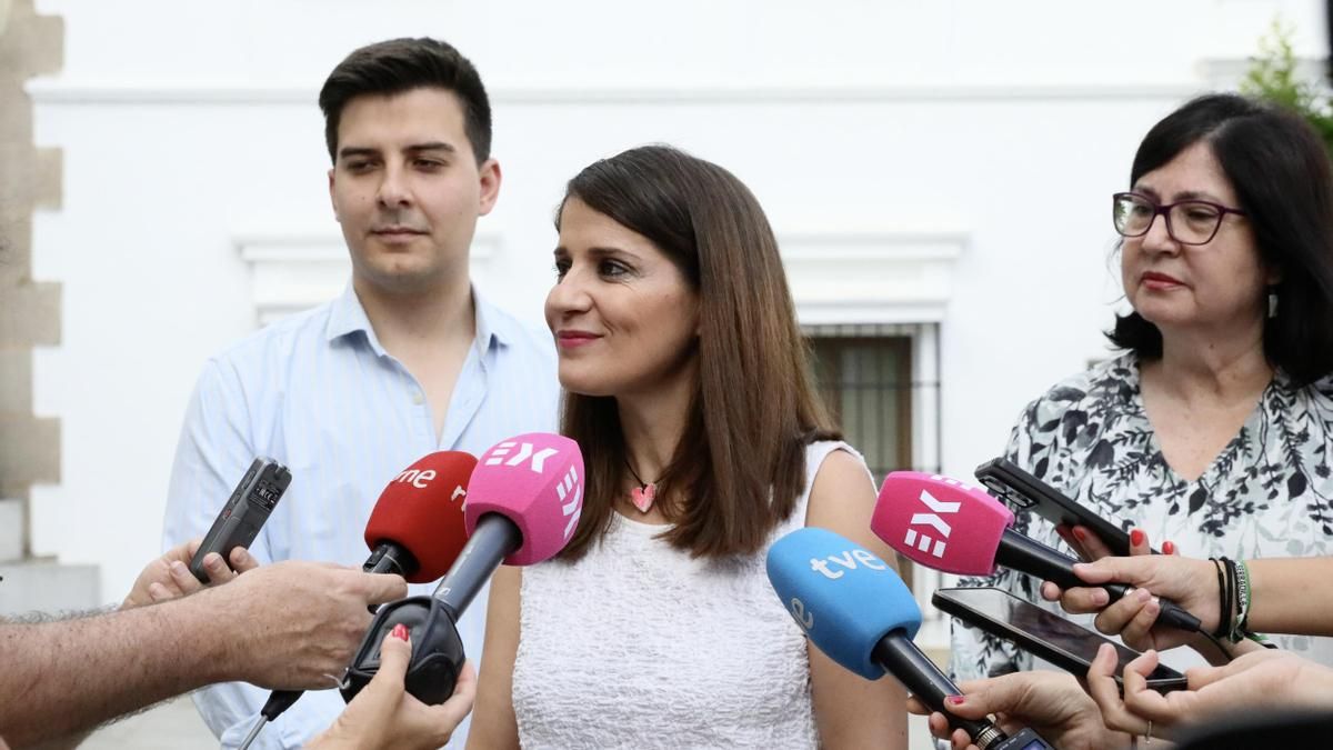 El PSOE mueve 700 millones en los presupuestos de Extremadura y tilda a la Junta de “sectaria y fascista”