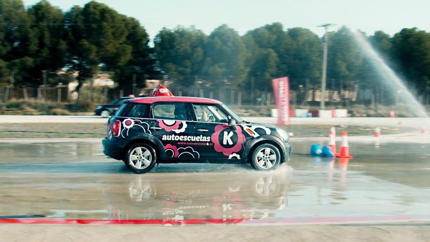 Por que dizem isso aqueles que frequentam os novos cursos da DGT? "deveria ser obrigatório"