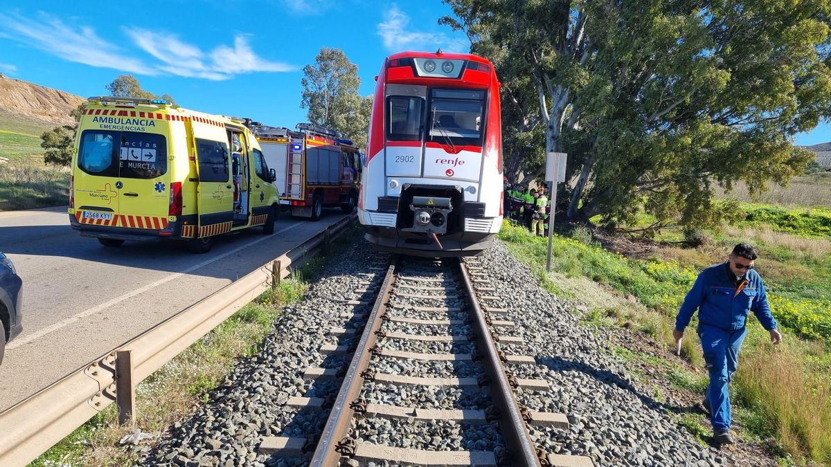Un herido leve en un accidente de un tren de pasajeros en Cartagena