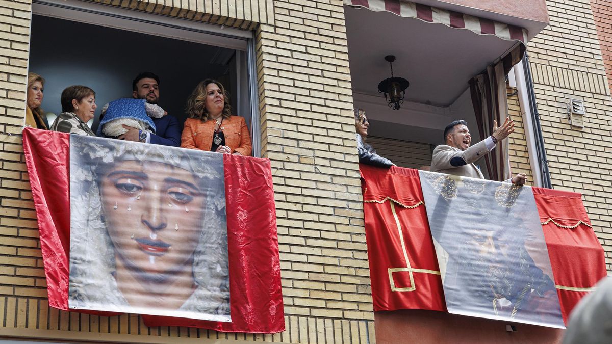 Saetero cantándole a la Virgen de los Dolores del Cerro