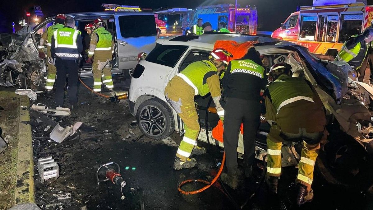 Actuación de los bomberos en el accidente