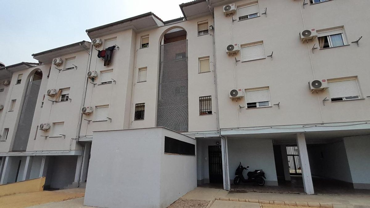 A contratación la instalación de un ascensor y obras de mejoras para viviendas del barrio del Guadalquivir