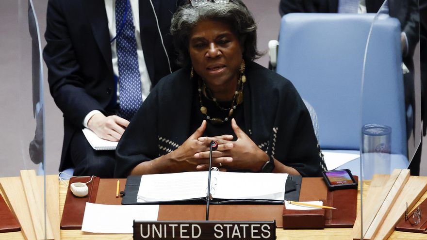 La embajadora estadounidense ante Naciones Unidas, Linda Thomas-Greenfield, habla en el Consejo de Seguridad, este 23 de febrero de 2022. EFE/EPA/Jason Szenes